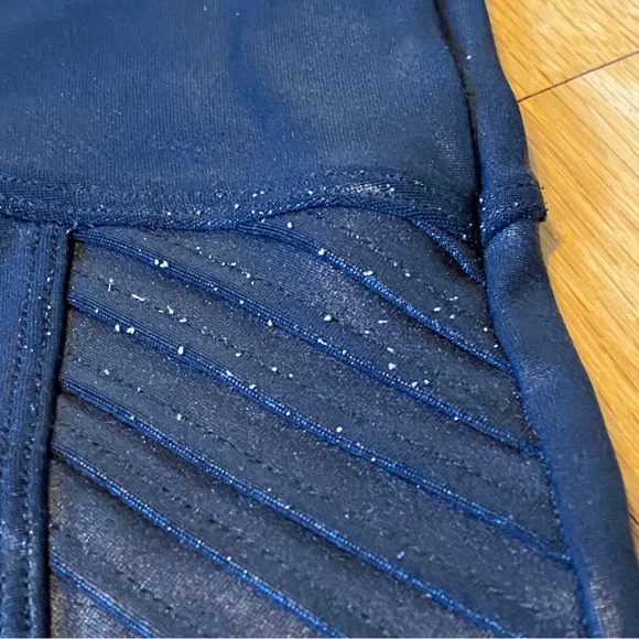 Spanx Moto Faux Leggings, size XL fits size 4 only - Picture 10 of 14